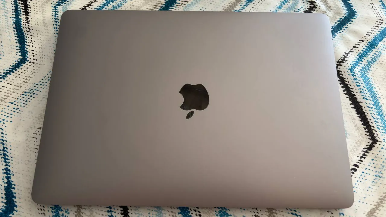 MacBook Air 13 M1 с зарядкой Белград 2