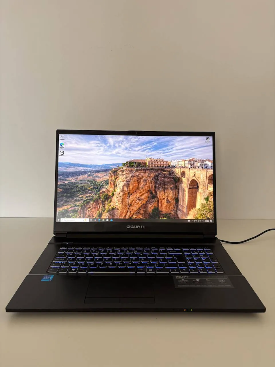 Ноутбук Gigabyte G7 MD i7 RTX 3050 Ti Земун 2