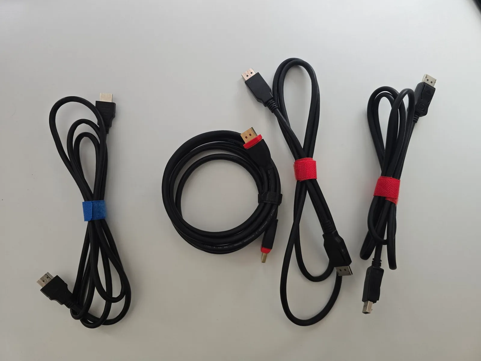 Кабели HDMI и DisplayPort для монитора Вождовац 1