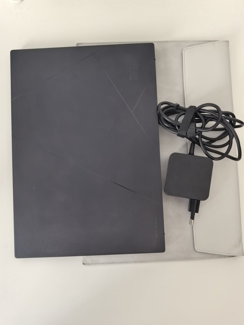 ASUS Zenbook 14 Ryzen AI 5 OLED 1