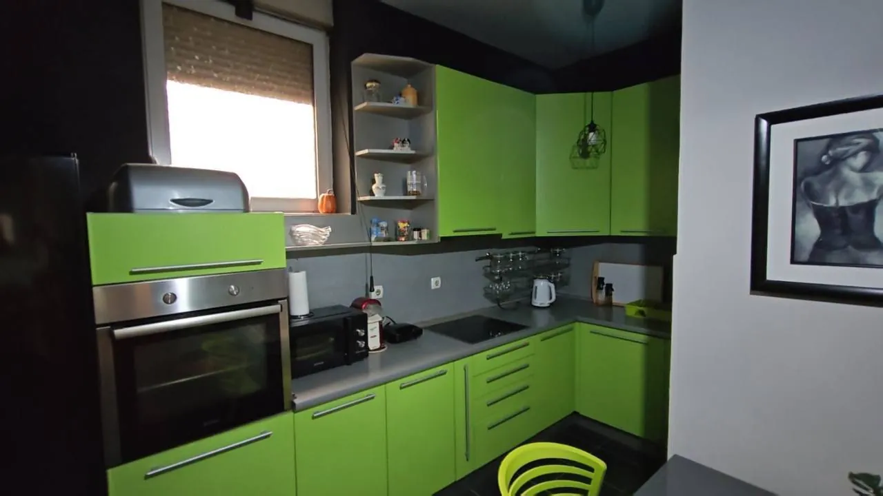 Трёхкомнатная квартира 60 м² Звездара 4