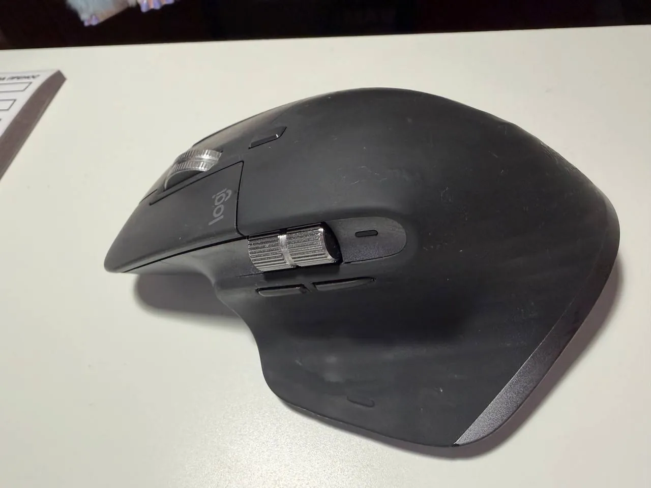 Книги и мышь Logitech MX Master 3S 6