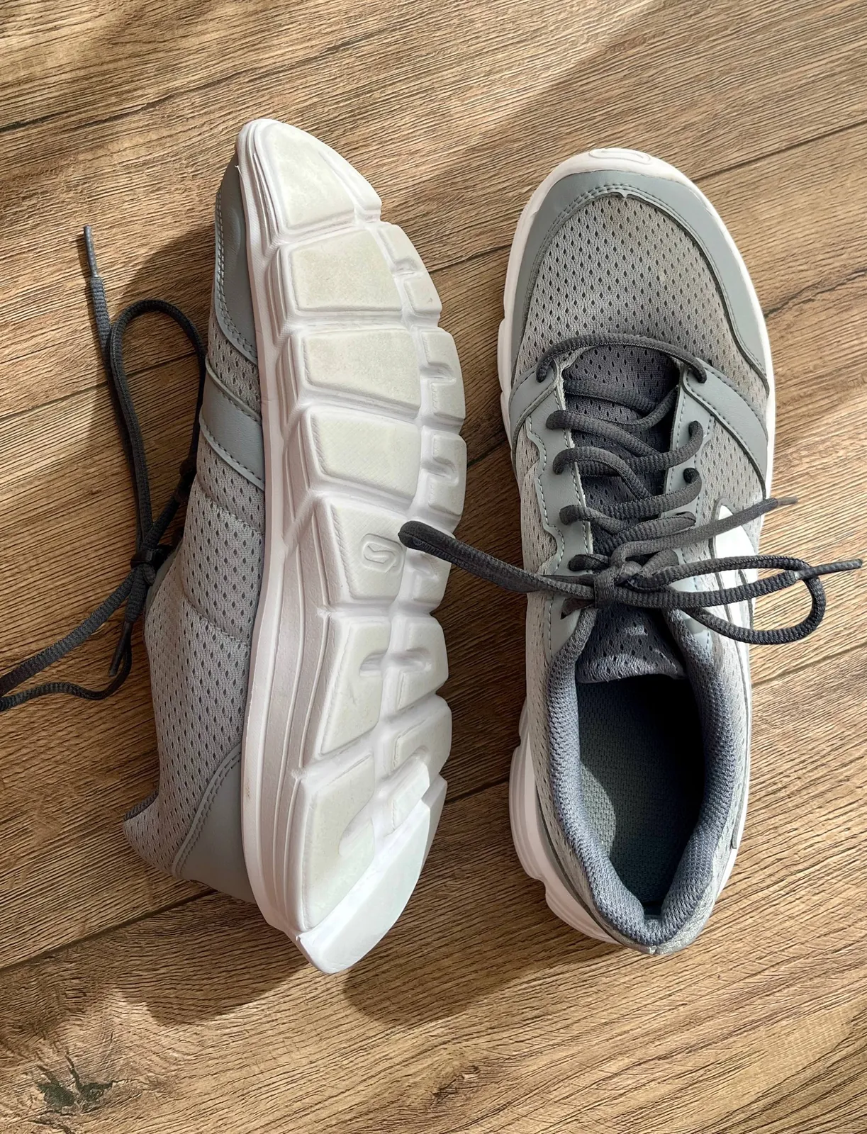 Кроссовки Decathlon размер 40 зал б/у 1