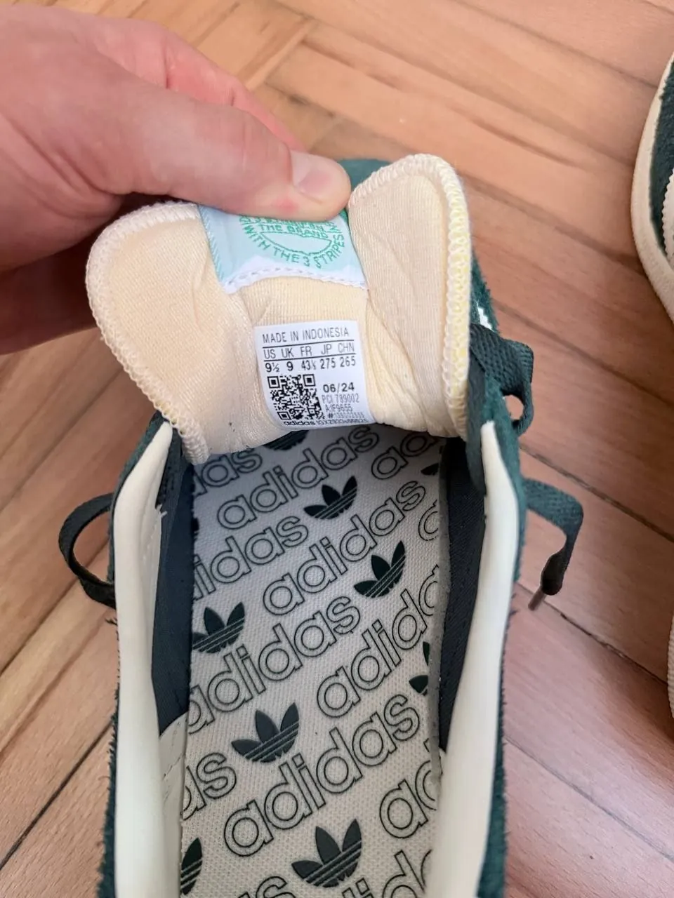 Кеды Adidas Gazelle новые размер 9.5 US 3