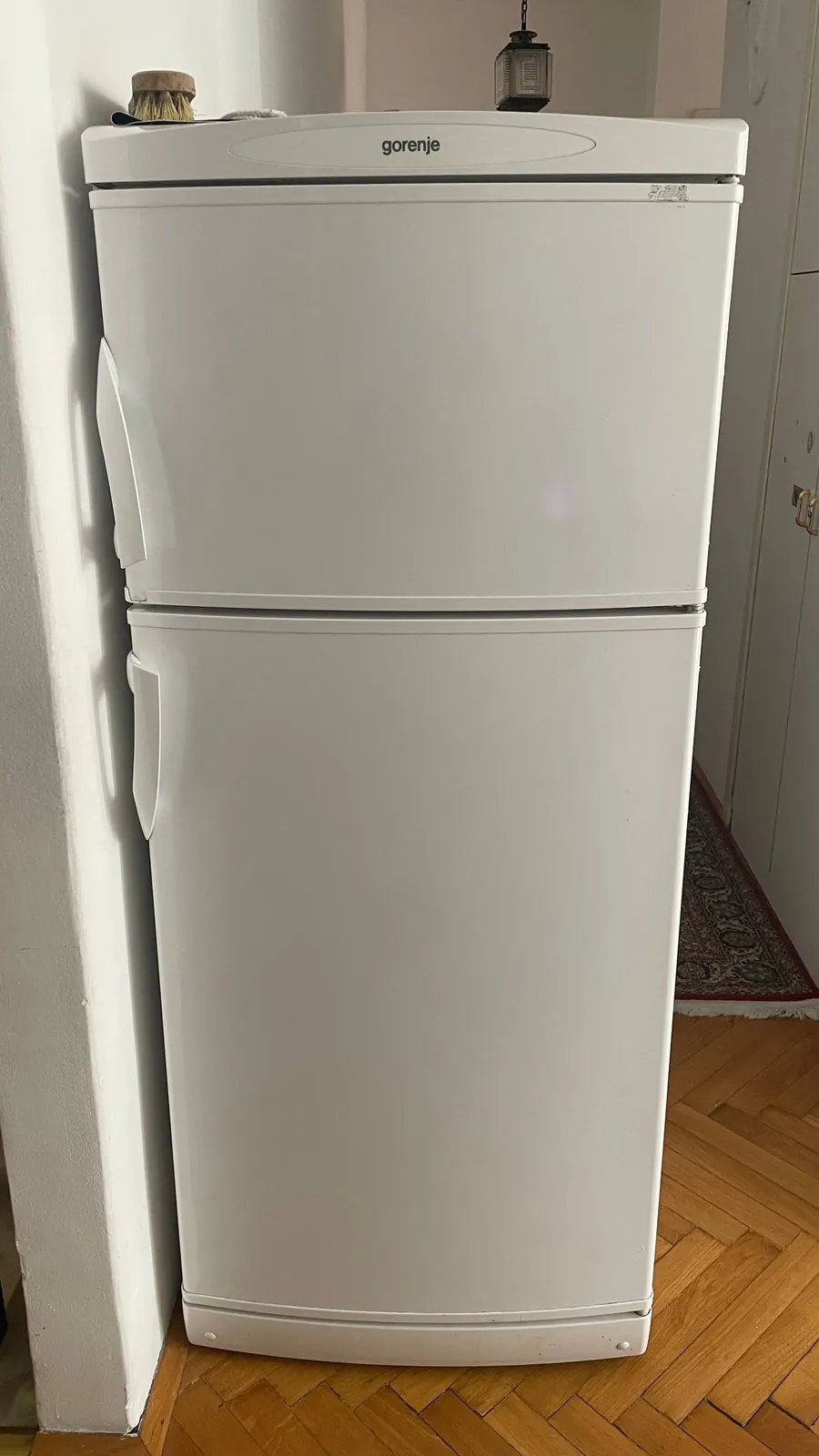 Холодильник Gorenje с верхней морозильной камерой 1