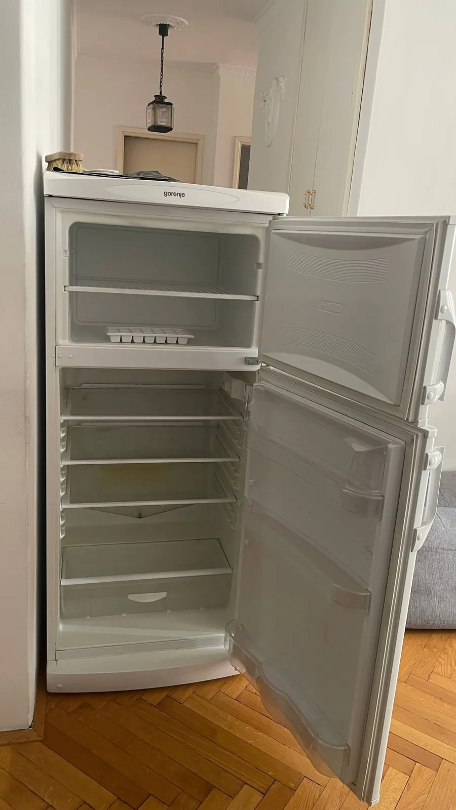 Холодильник Gorenje с верхней морозильной камерой 3