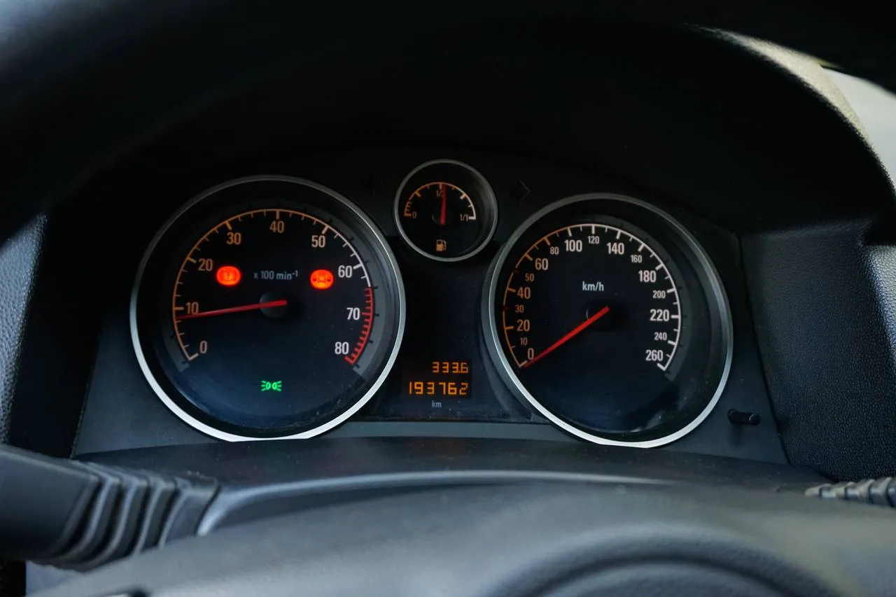 Opel Astra H TwinTop 1.8 бензин 2007 Белград 9