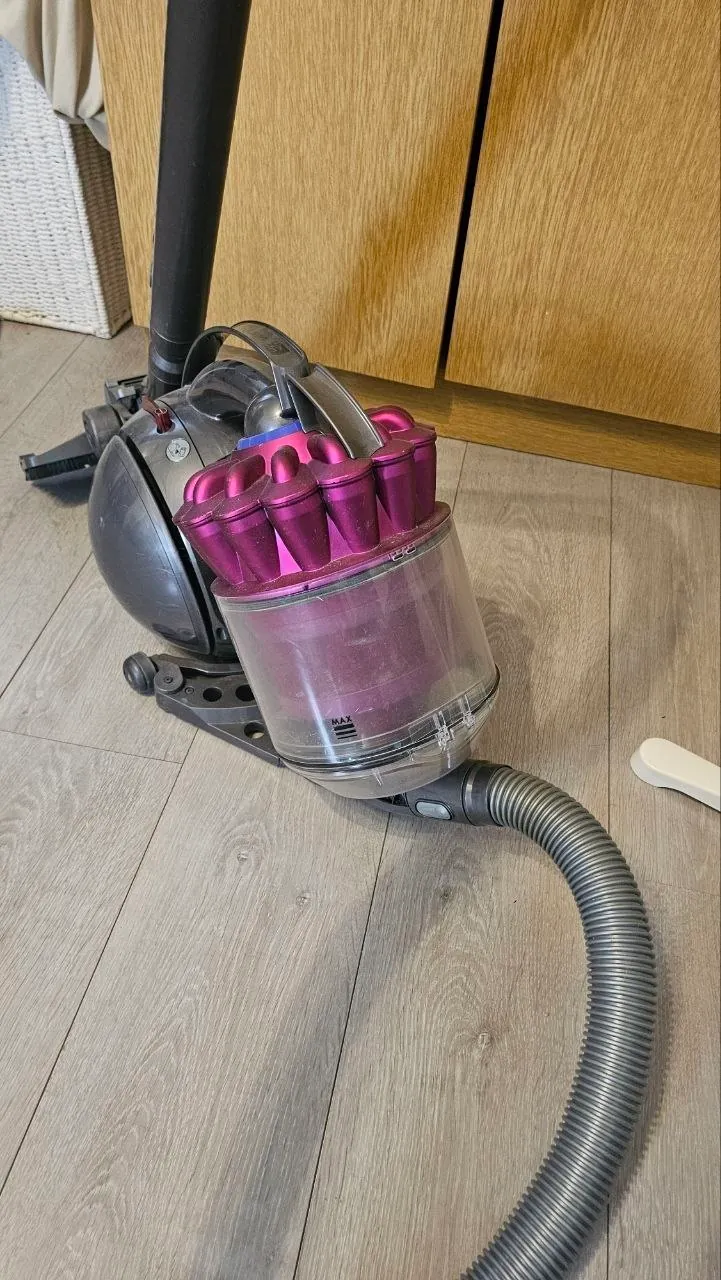 Пылесос Dyson DC 37 1300 Вт 1