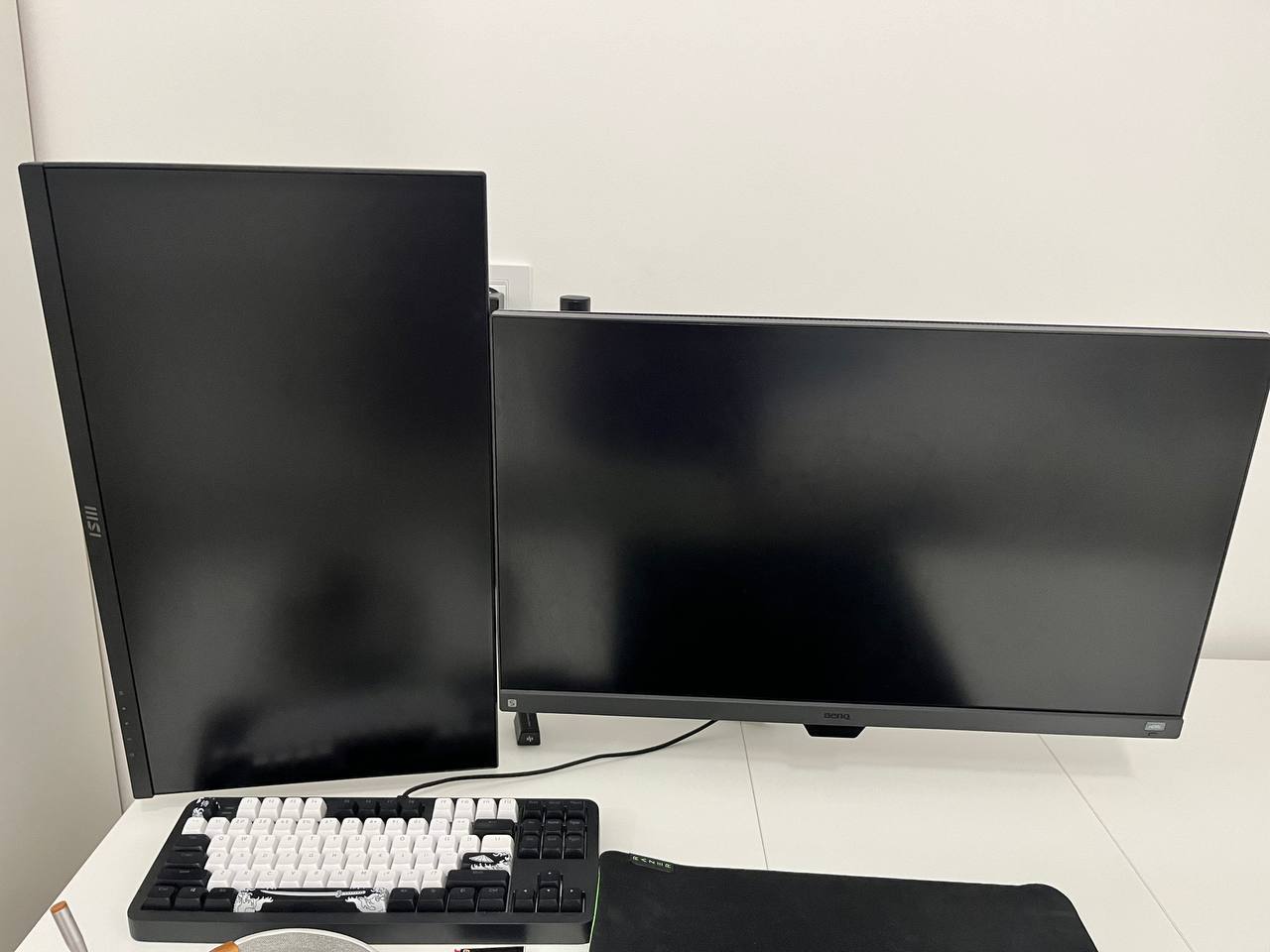 Мониторы BenQ MSI и кронштейн 1