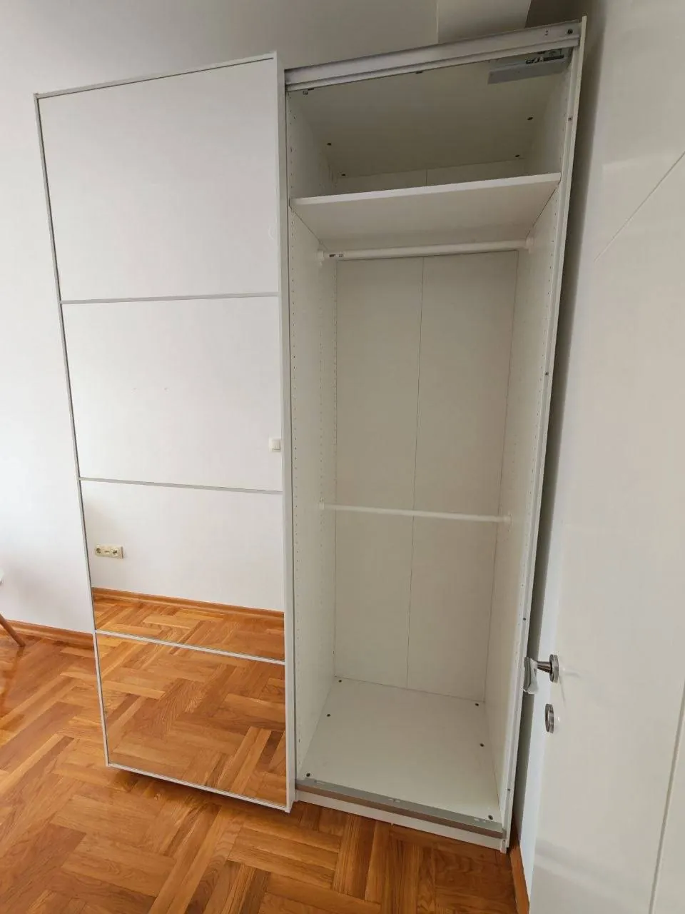 Шкаф-купе IKEA 150x66x236 см с зеркальной дверцей 3