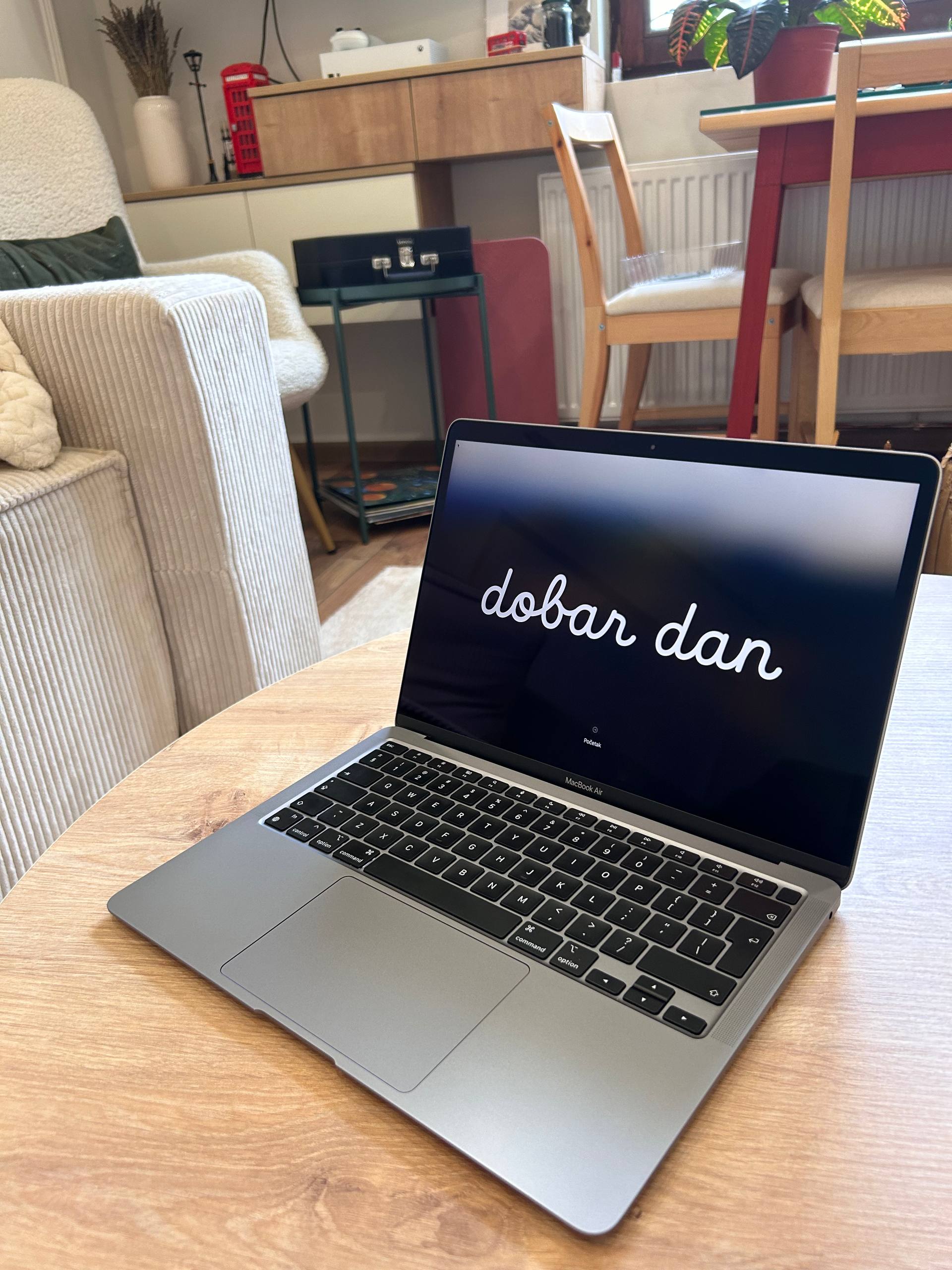 MacBook Air 13 M1 8 256 2020 1