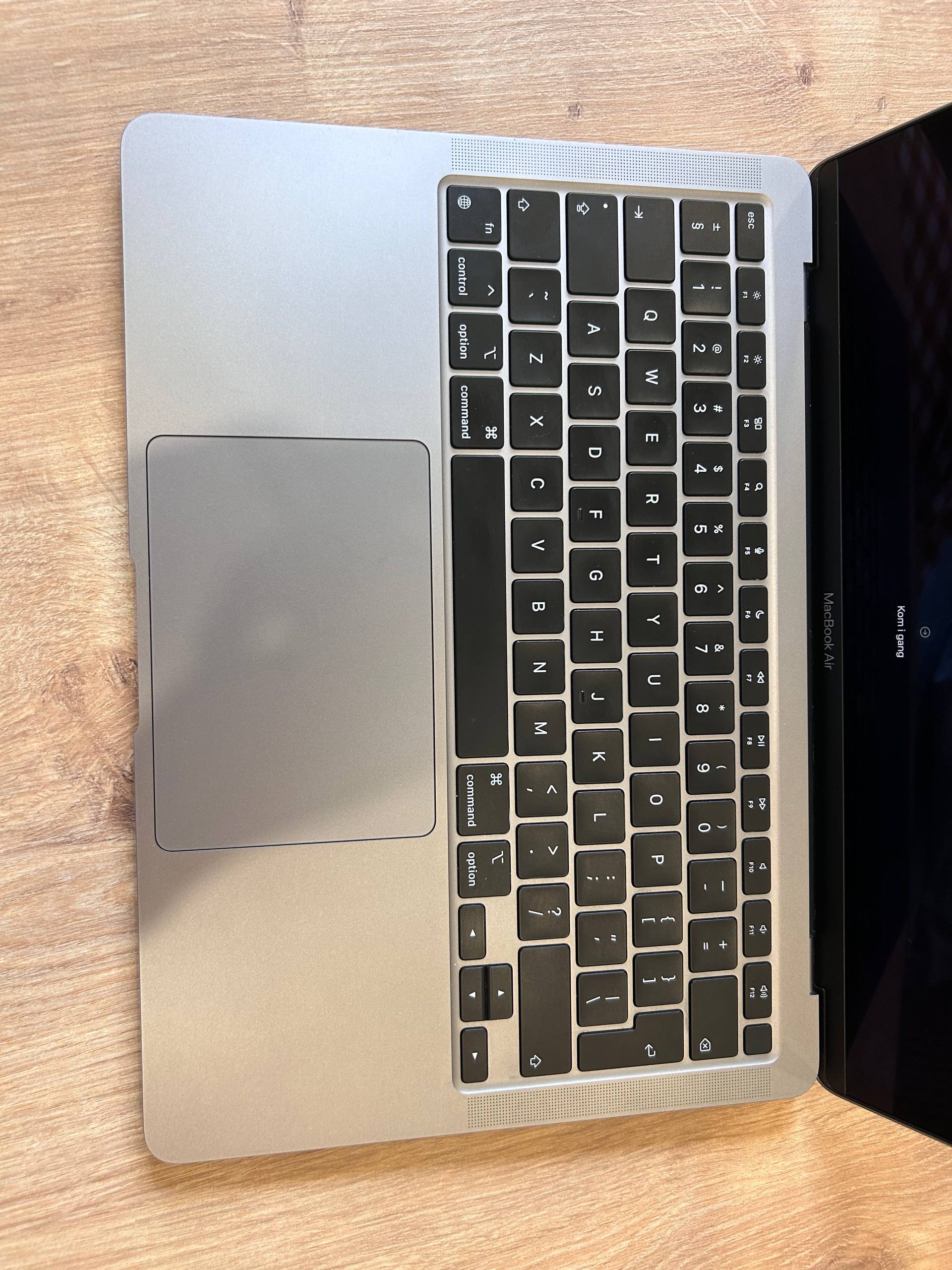 MacBook Air 13 M1 8 256 2020 3