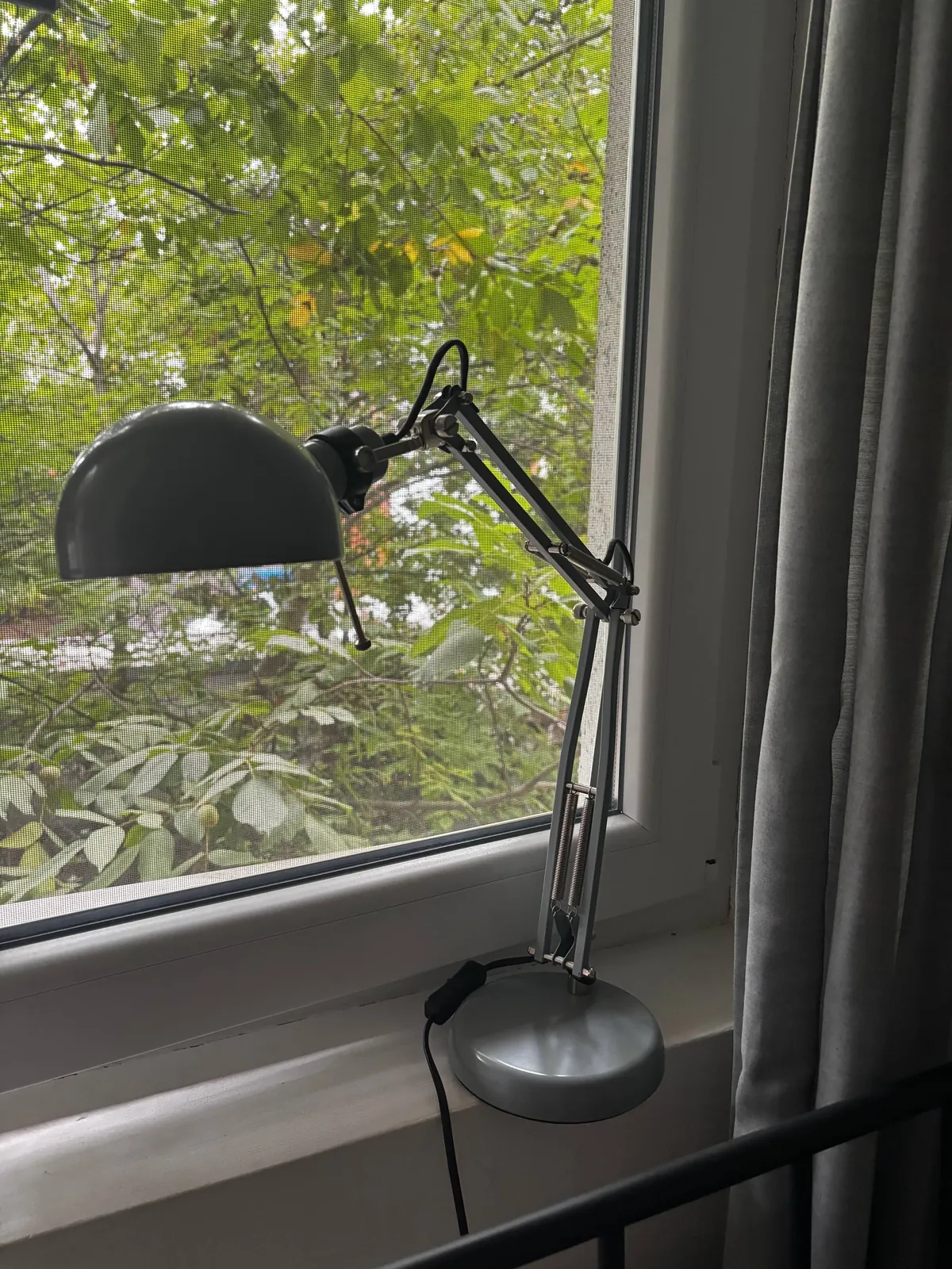 Настольная лампа IKEA FORSA серая Дединье 1