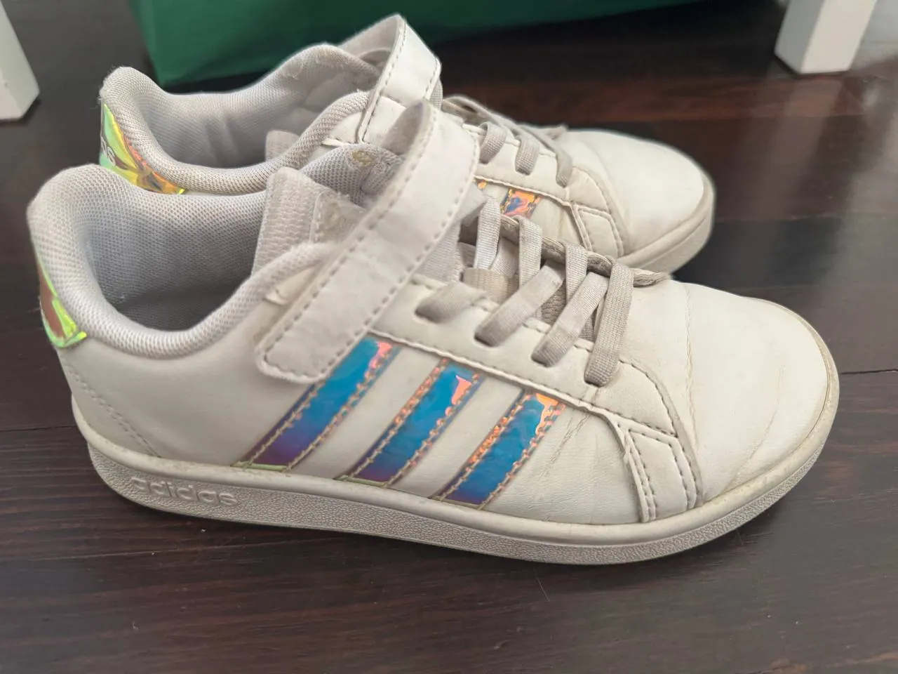 Детские туфли белые и кроссовки Adidas размер 30 4