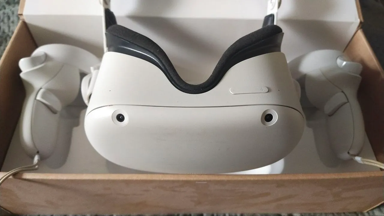 IPhone 11 и Meta Quest 2 3