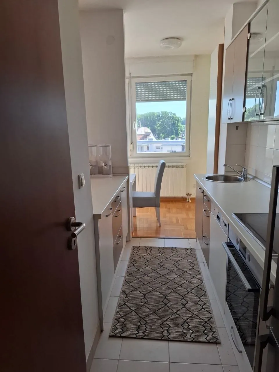 Трёхкомнатная квартира 64 м² Звездара у ТЦ Зира 4