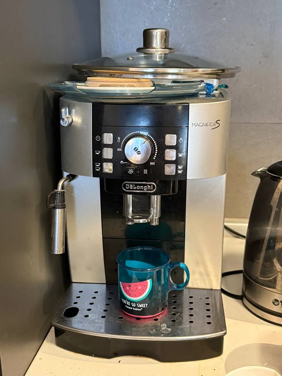 Стол, стул офисный, кофемашина Delonghi и другое 5