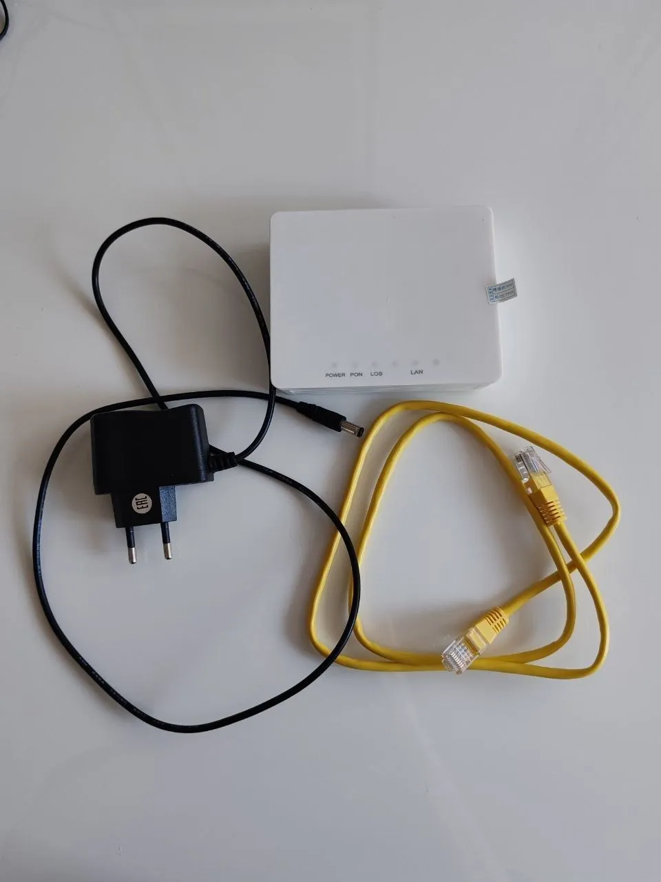 Wi-Fi роутер D-Link DIR-830M и GPON терминал Huawei Белград 3