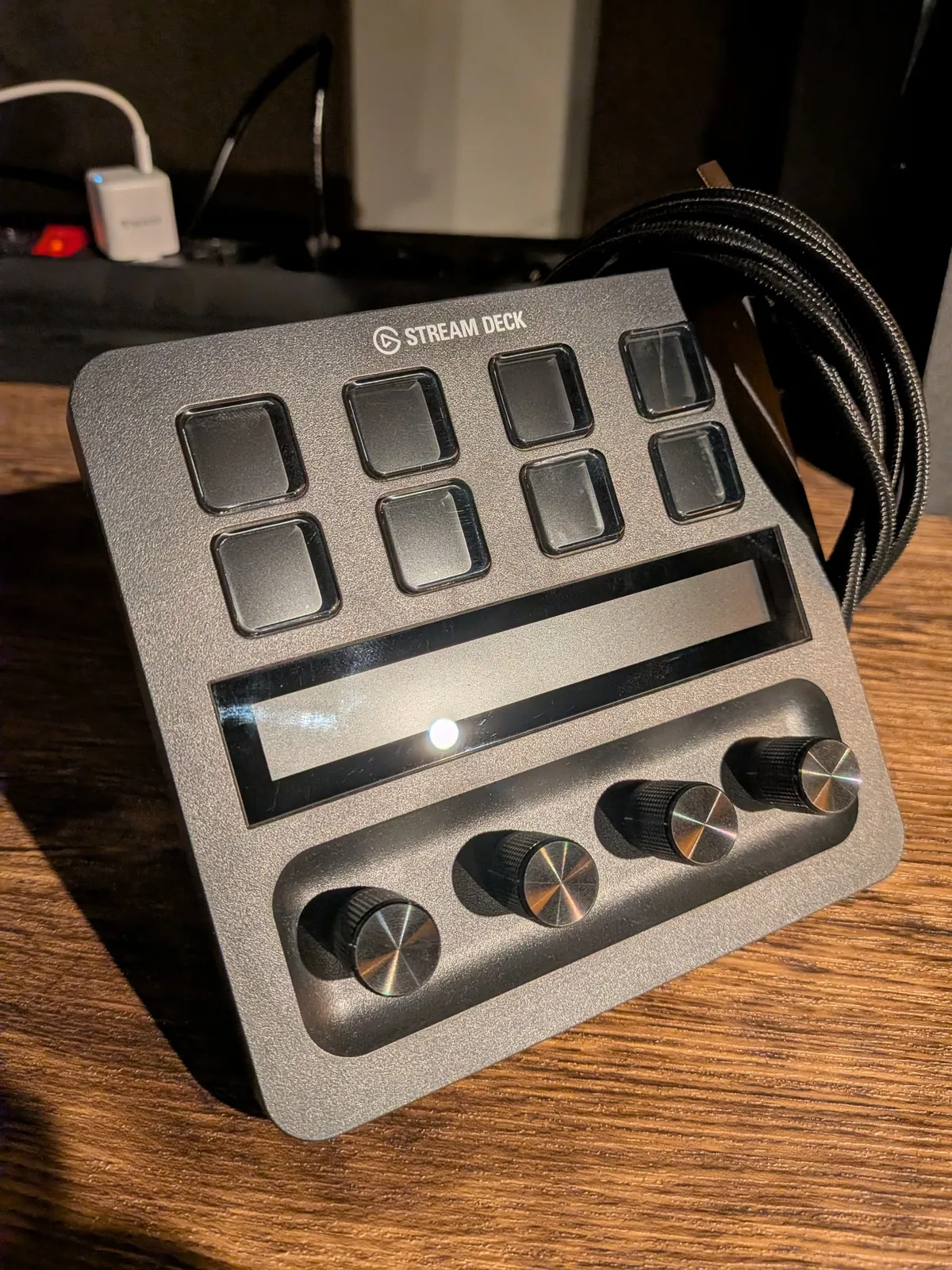 Elgato Stream Deck+ контроллер стримера 1