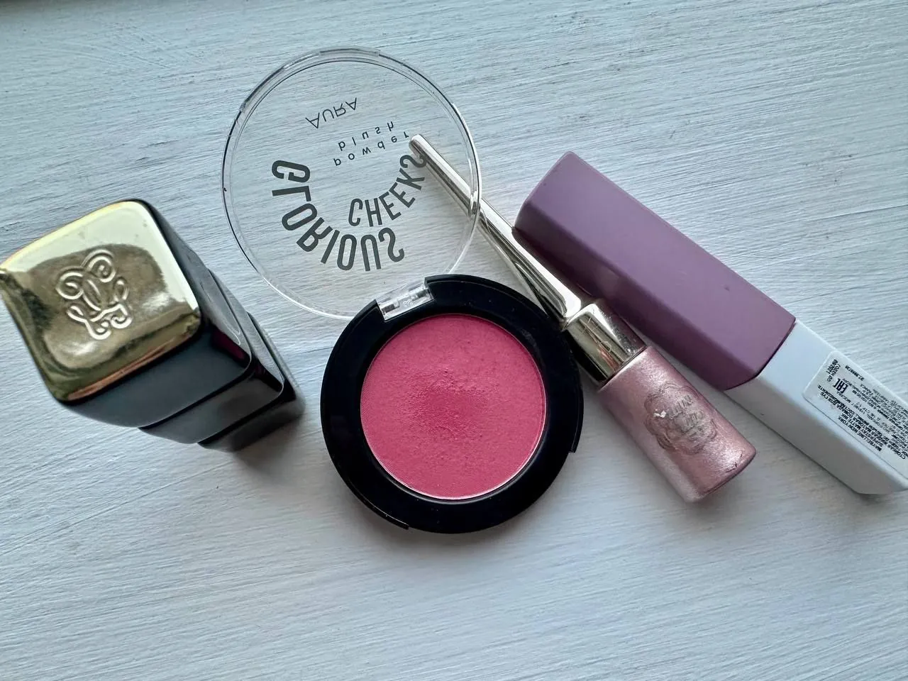 Косметика Guerlain Maybelline помады и тени Нови-Сад 1