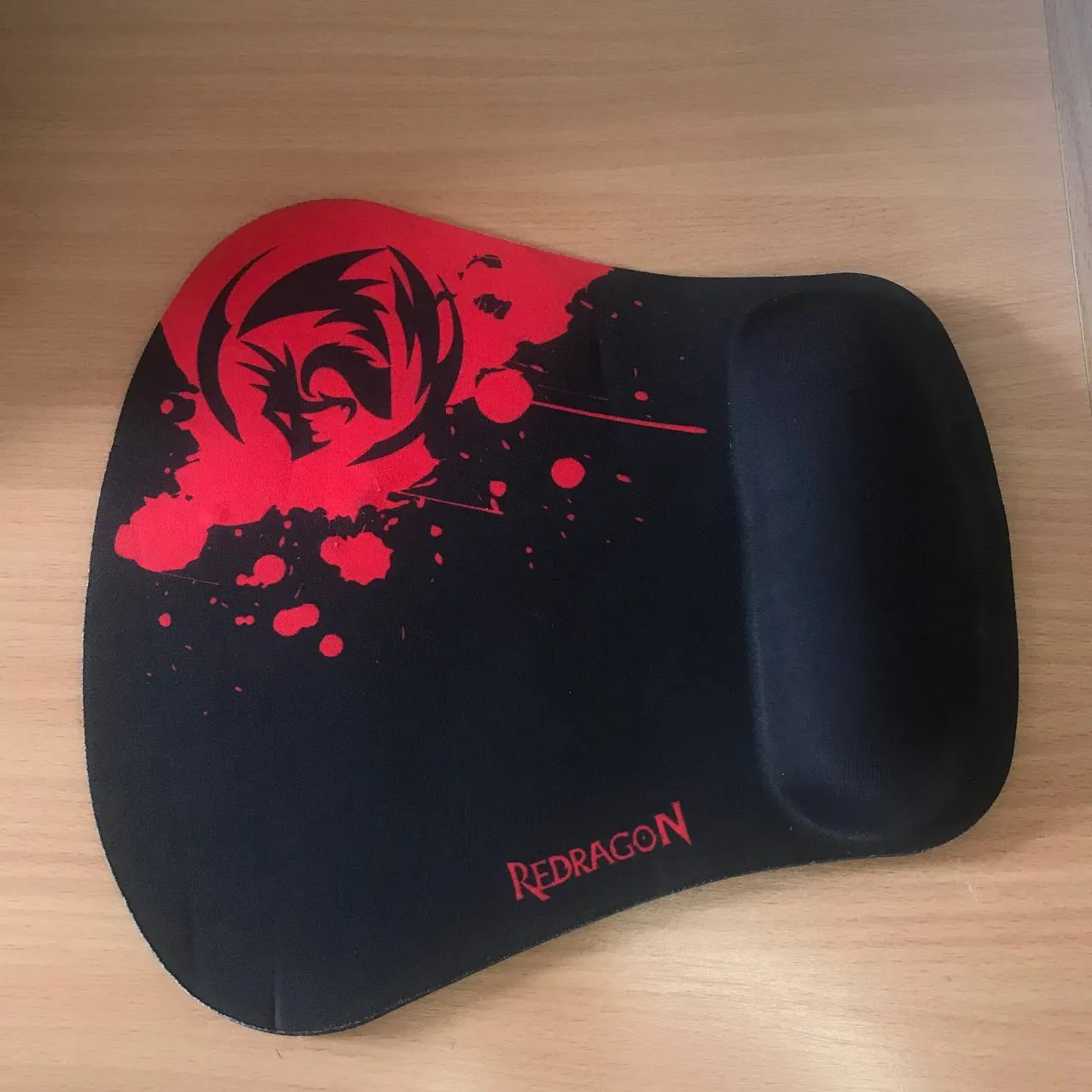 Коврик для мыши Redragon с подставкой для запястья 1