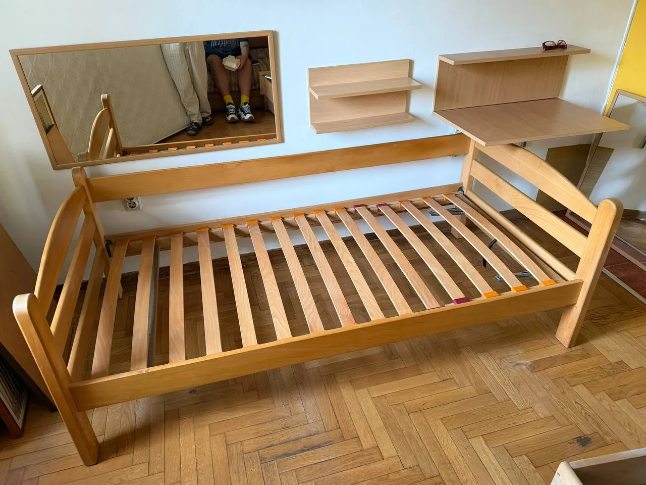 Кровать из массива 195×95 с матрасом и выдвижными ящиками 1