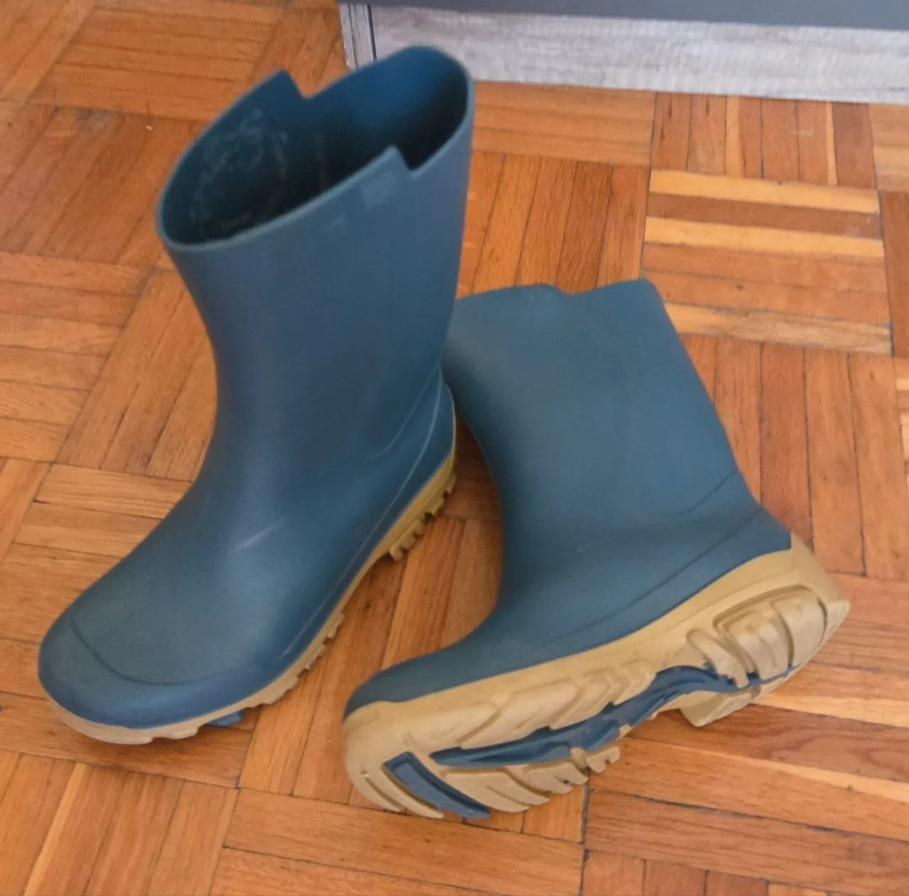 Детские сапоги и одежда Crocs и Decathlon, разные размеры 2