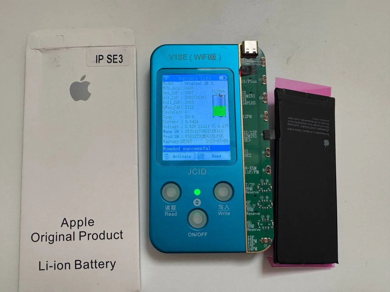 Аккумулятор и зарядка Apple для iPhone 1