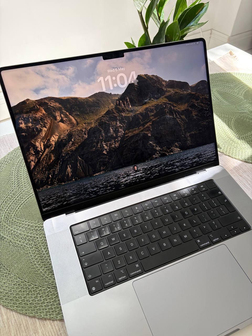 MacBook Pro 16 M1 Max 64 1TB 1