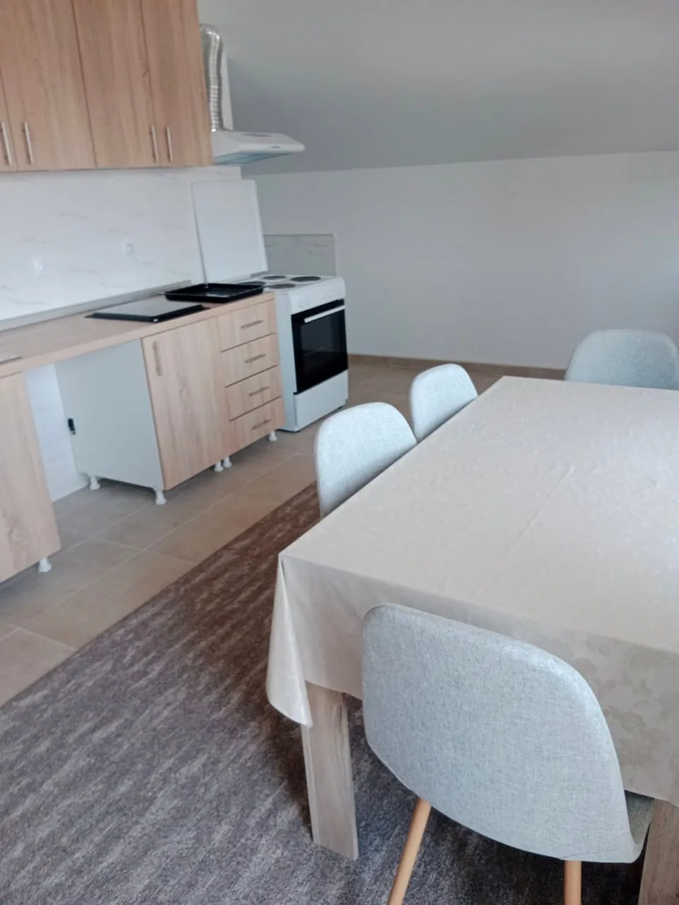 4-комнатная квартира 90 м² с мебелью в Медакович Звездара 4