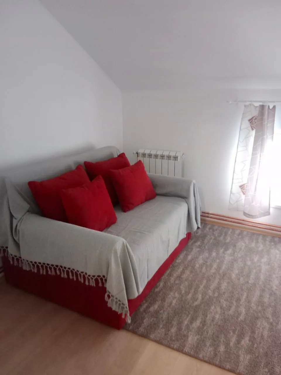 4-комнатная квартира 90 м² с мебелью в Медакович Звездара 7