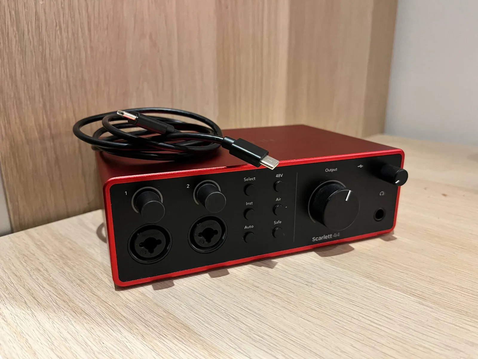 Аудиоинтерфейс Focusrite Scarlett 4i4 Gen 4 1