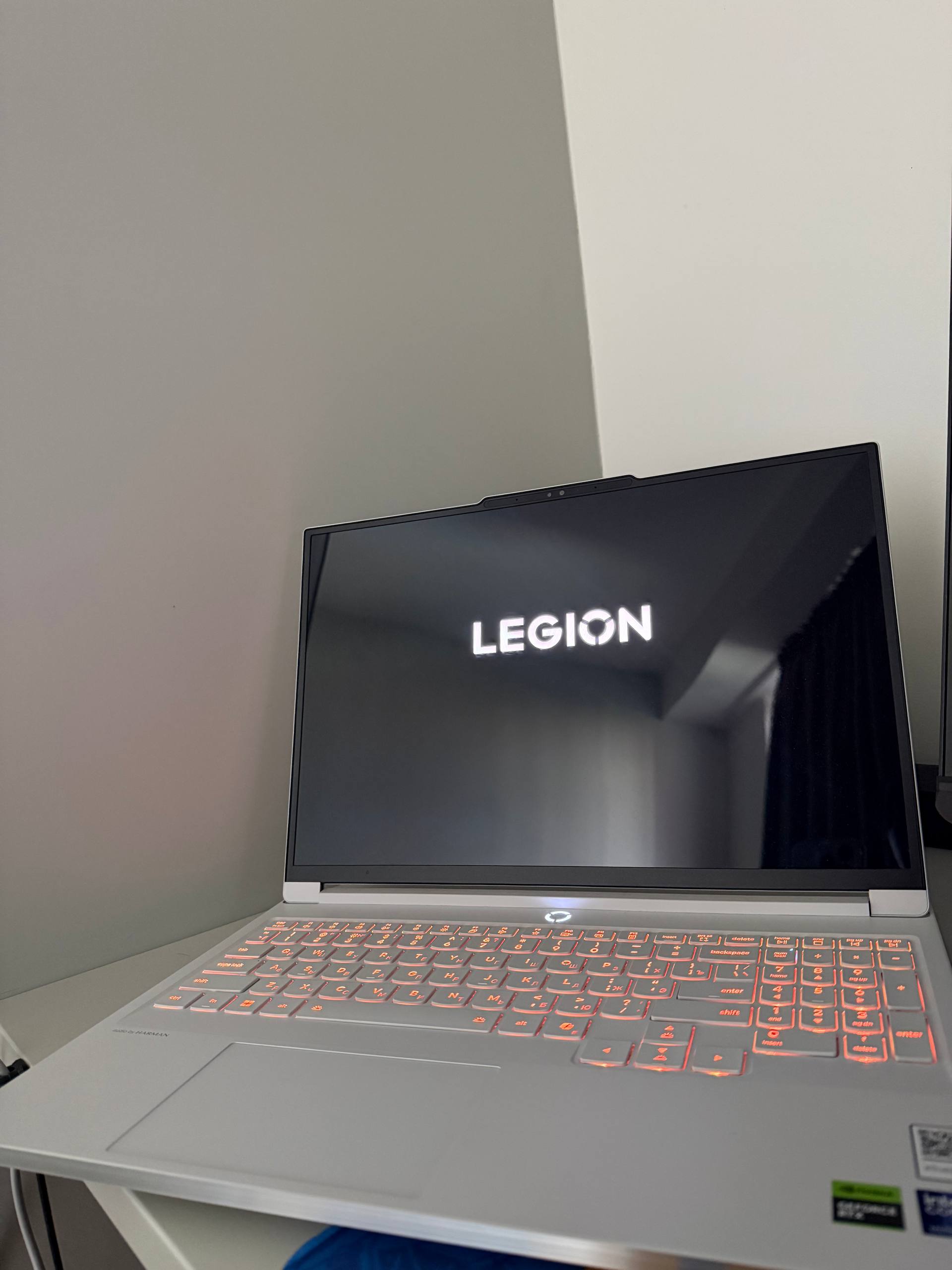 Lenovo Legion 7 RTX 5070 OLED 1