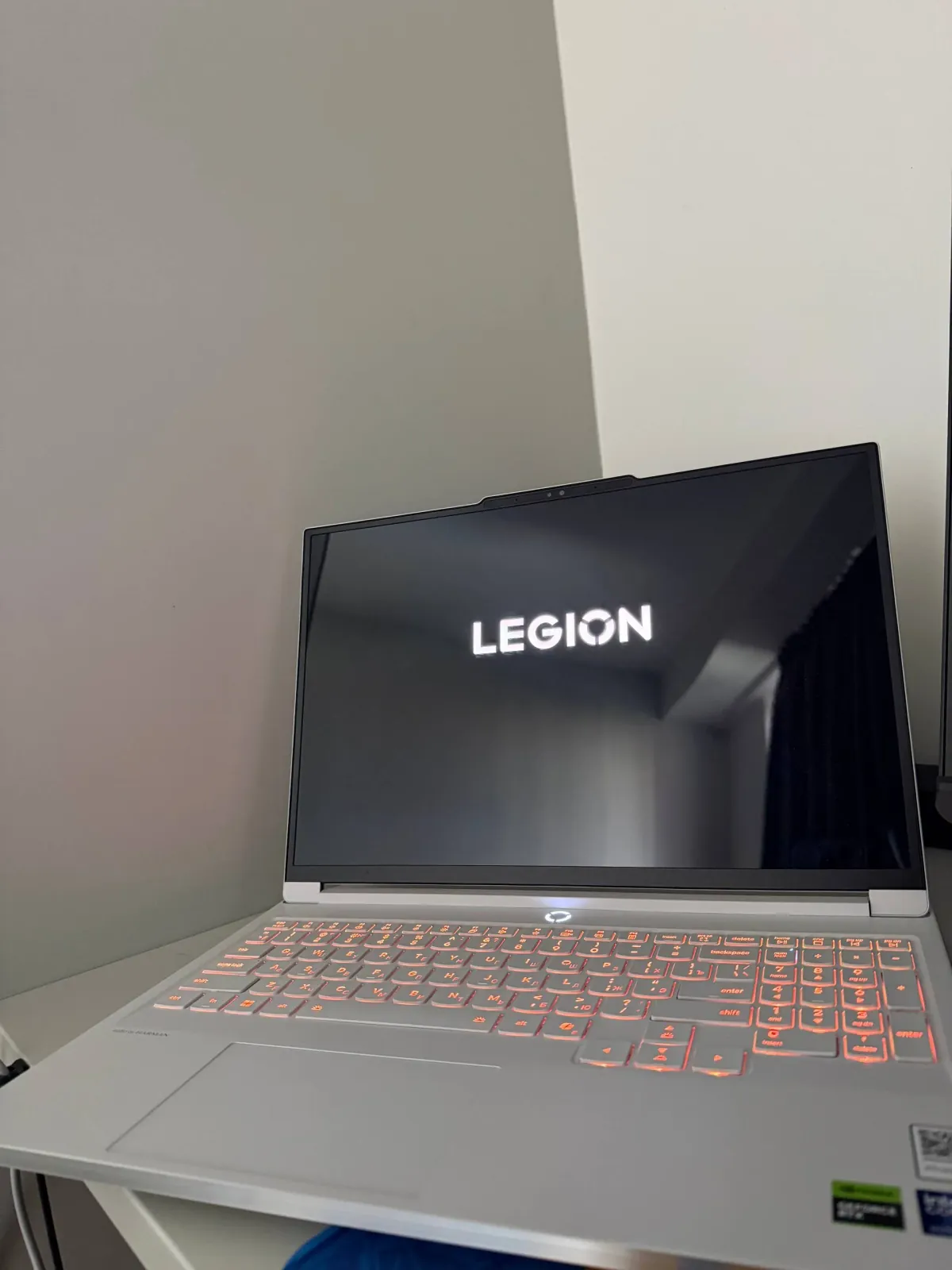 Lenovo Legion 7 RTX 5070 OLED 1