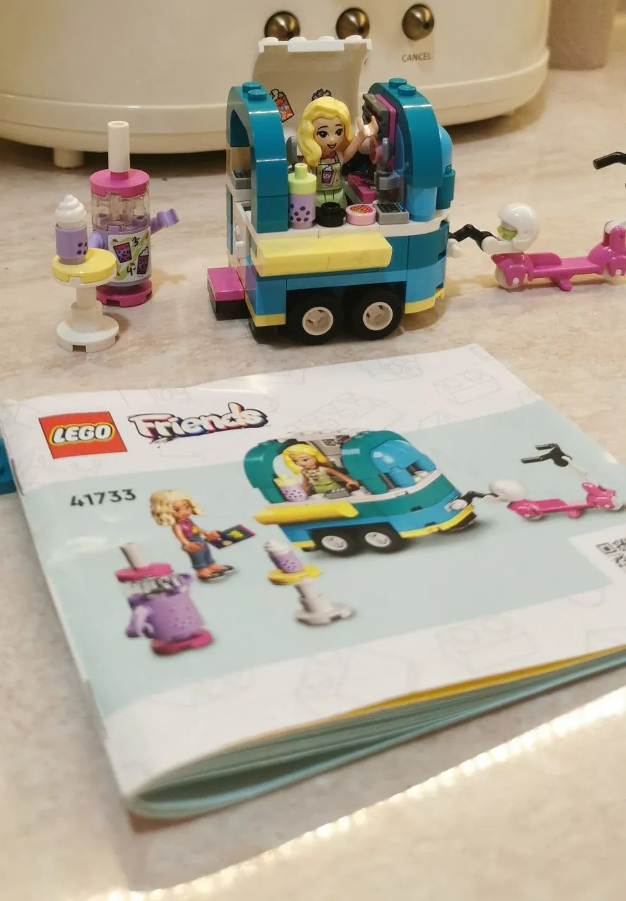 Конструктор LEGO Friends Мобильный магазин Бабл Ти 2