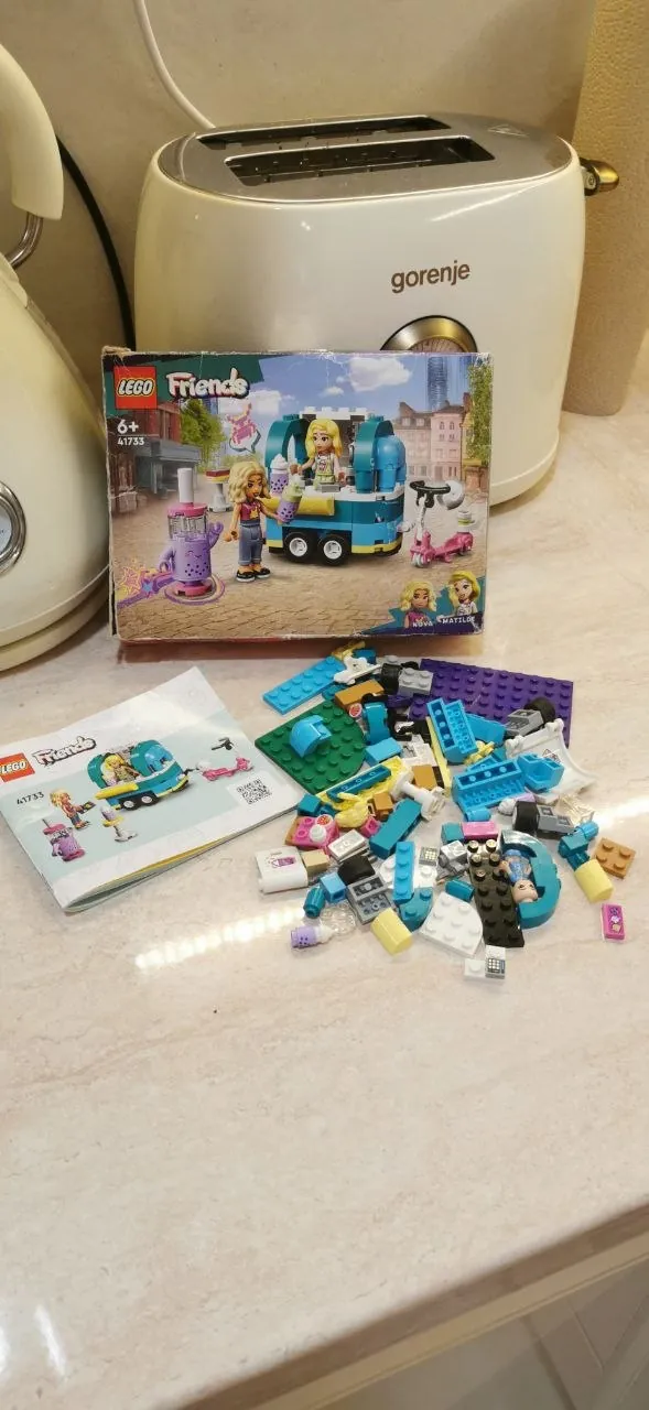 Конструктор LEGO Friends Мобильный магазин Бабл Ти 1