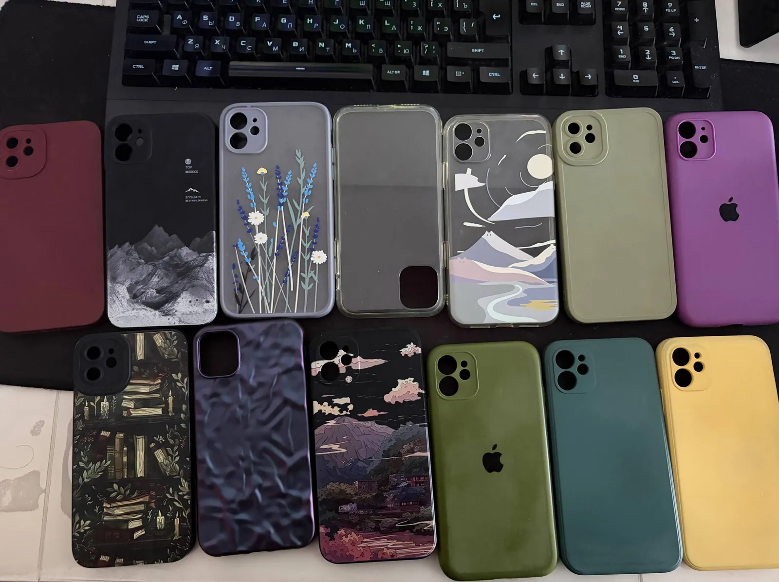 Чехлы на iPhone 11 набор 13 штук 1