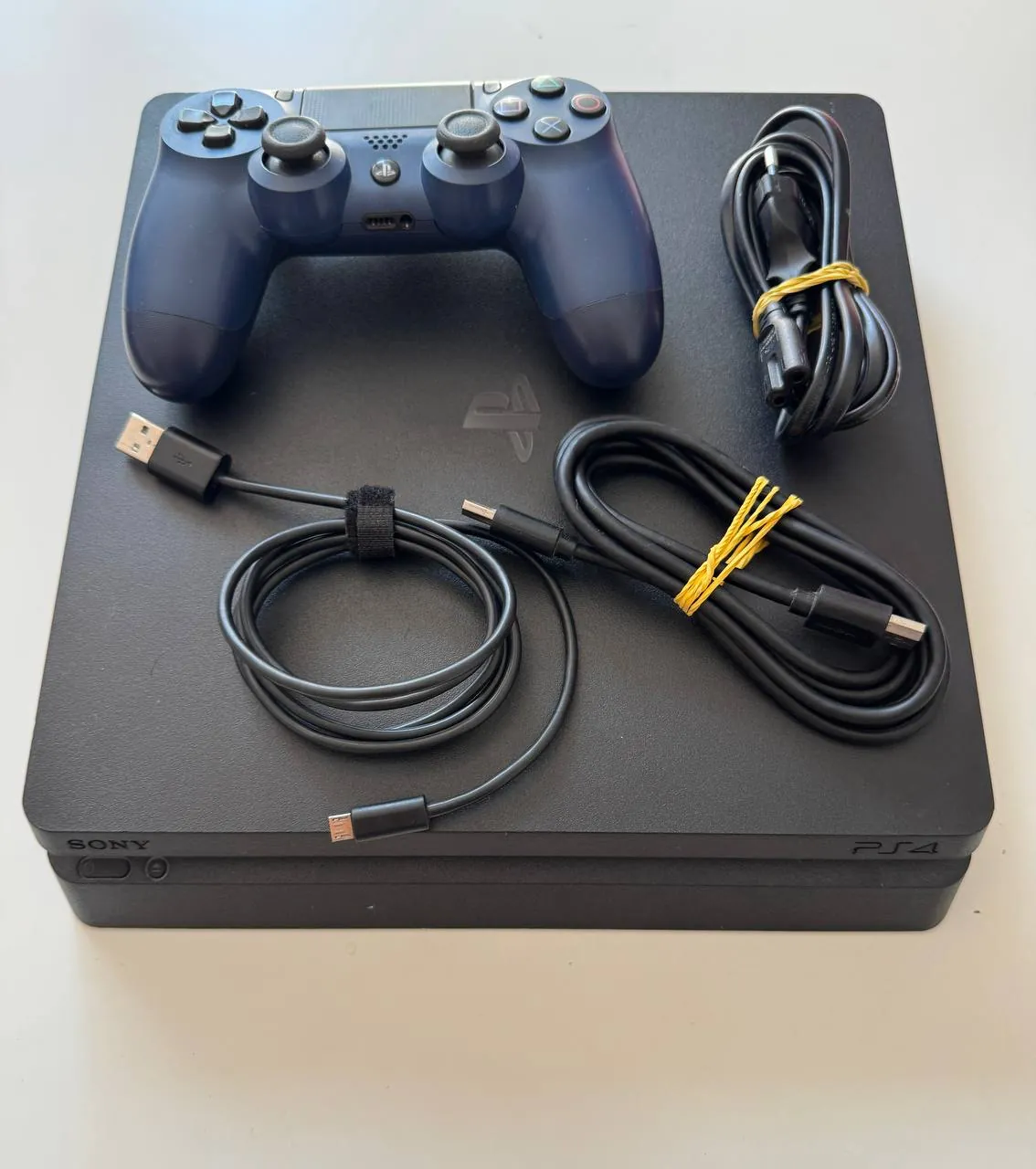 Sony PlayStation 4 Slim 1 ТБ с джойстиком 1