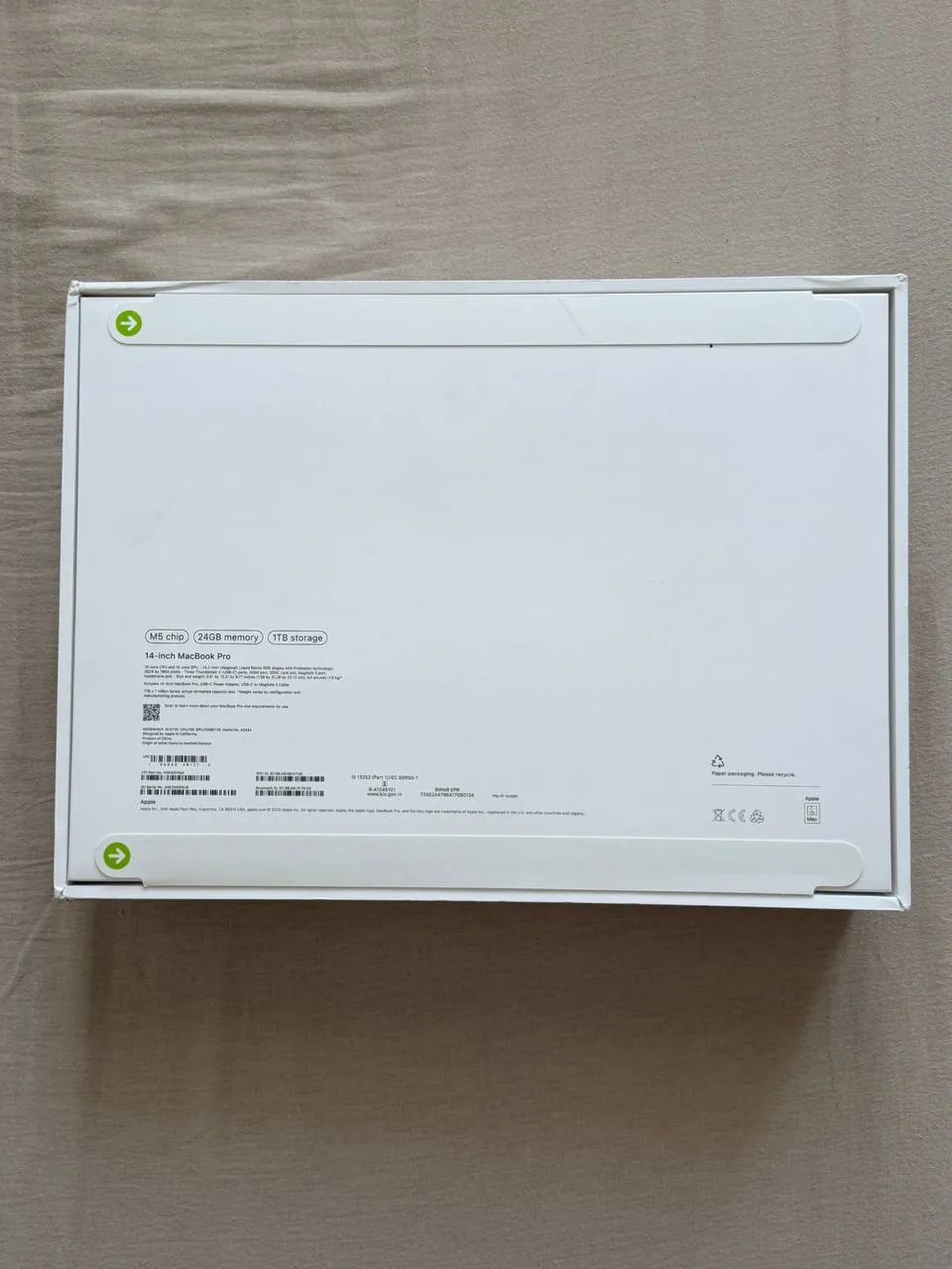 MacBook Pro 14 дюймов M5 24 ГБ новый запечатанный 2