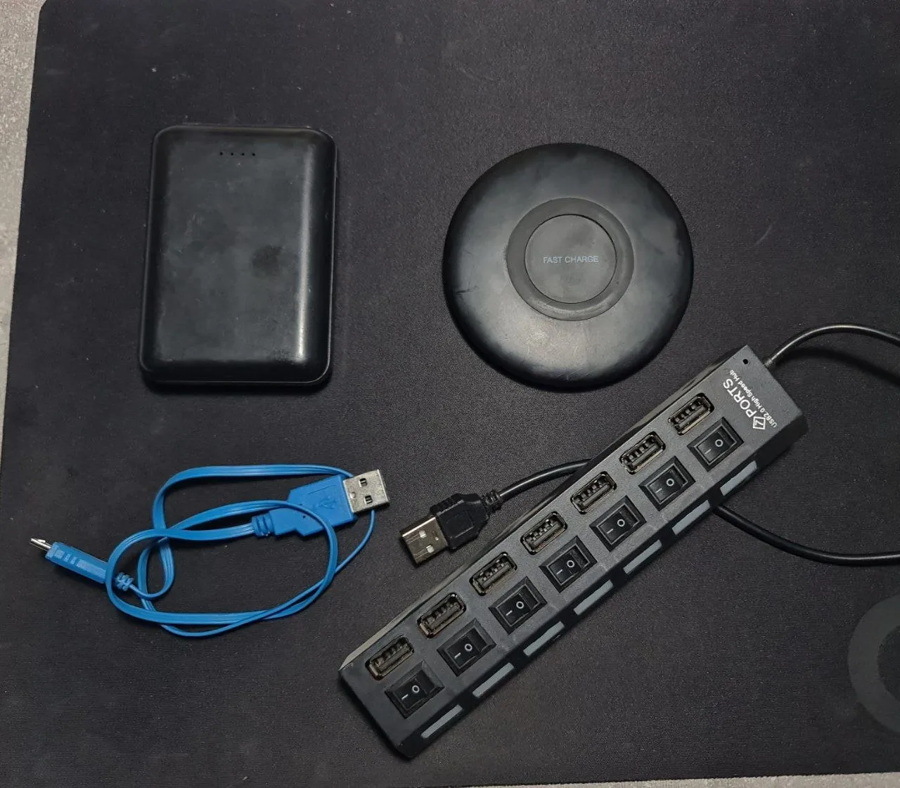 Беспроводная зарядка Samsung USB-хаб и повербанк лотом 1