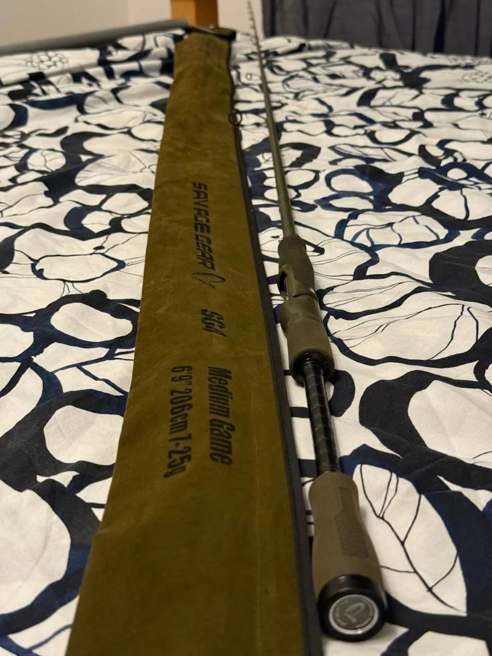 Спиннинги Savage Gear SG4 и Favorite White Bird бланки 2