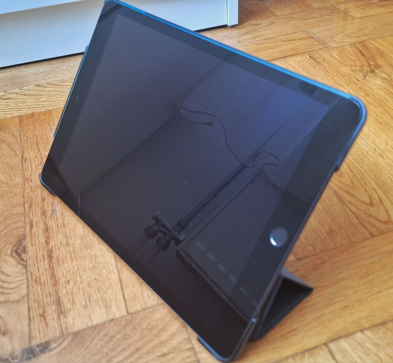 IPad 9 поколения с клавиатурой Logitech и Apple Pencil Белград 2