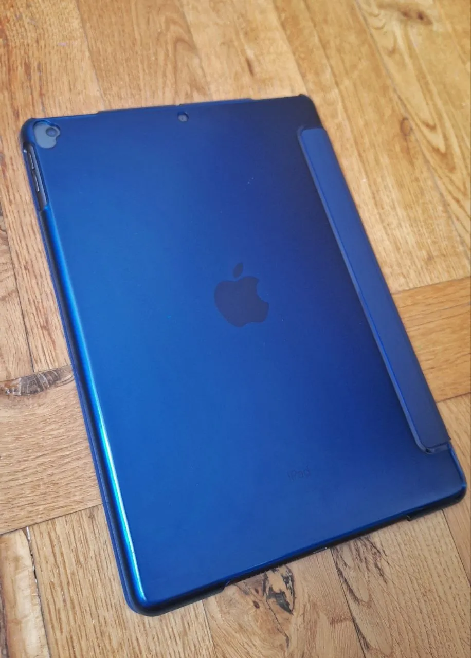 IPad 9 поколения с клавиатурой Logitech и Apple Pencil Белград 1