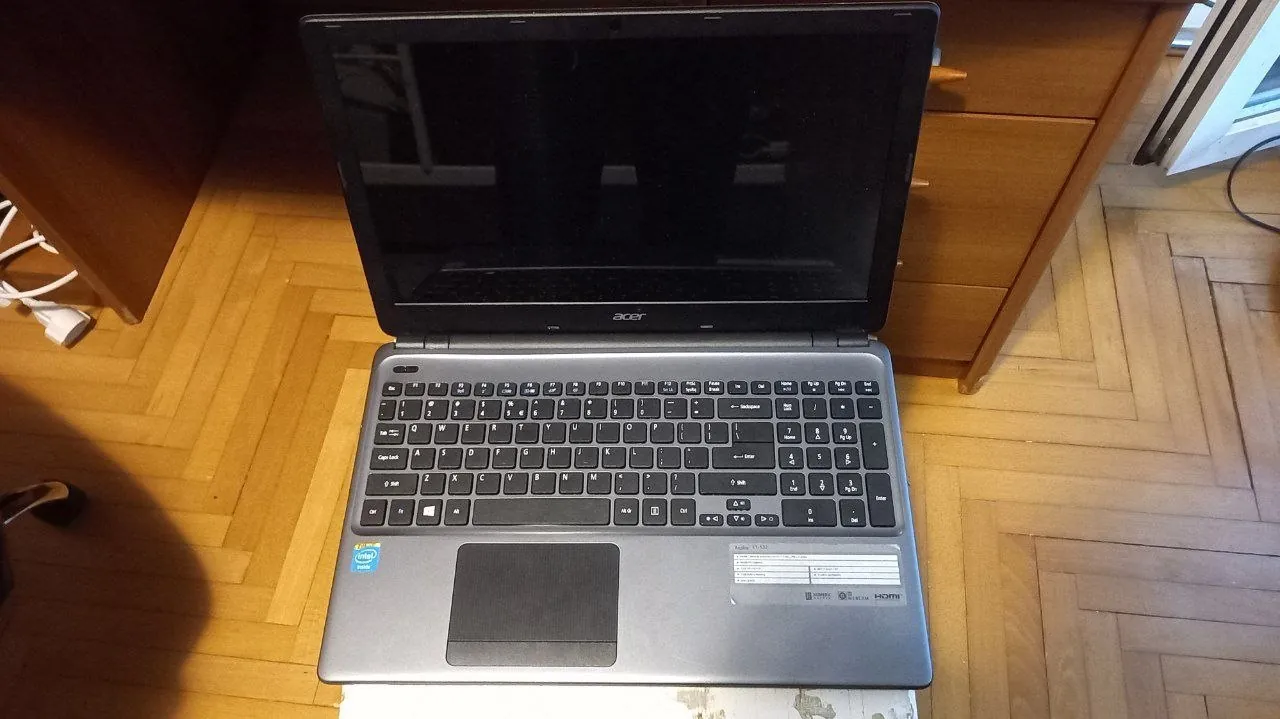 Ноутбук Acer Aspire E1-532 на запчасти 1