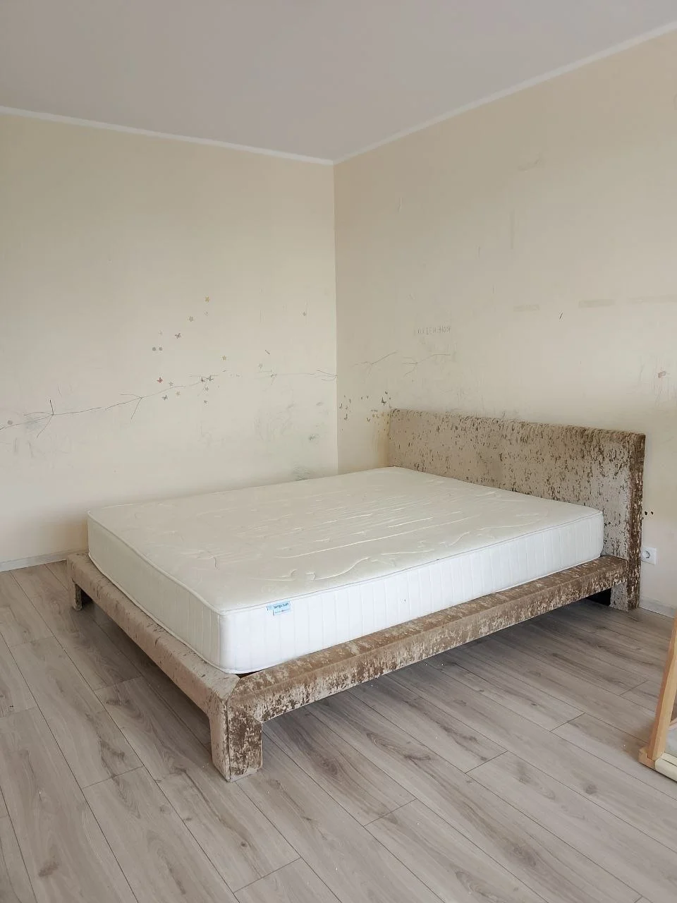 Кровать 180x220 с матрасом 2