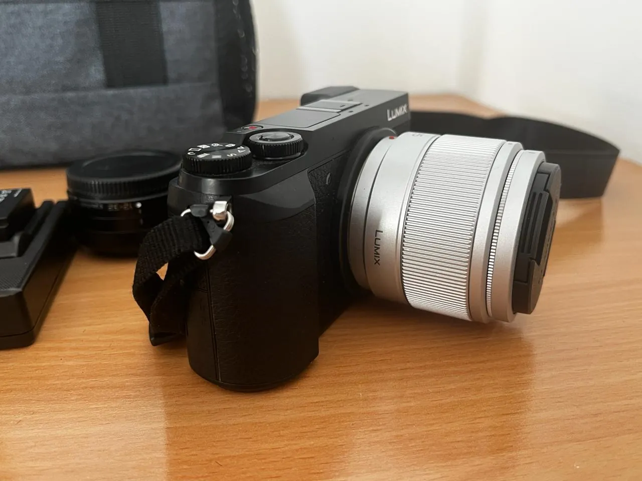 Panasonic Lumix GX80 с двумя объективами 2