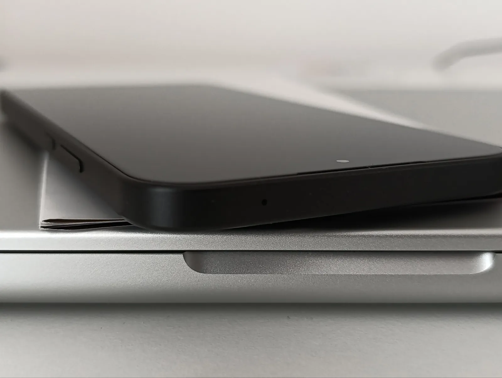 Смартфон Xiaomi 15T с зарядником Белград 2