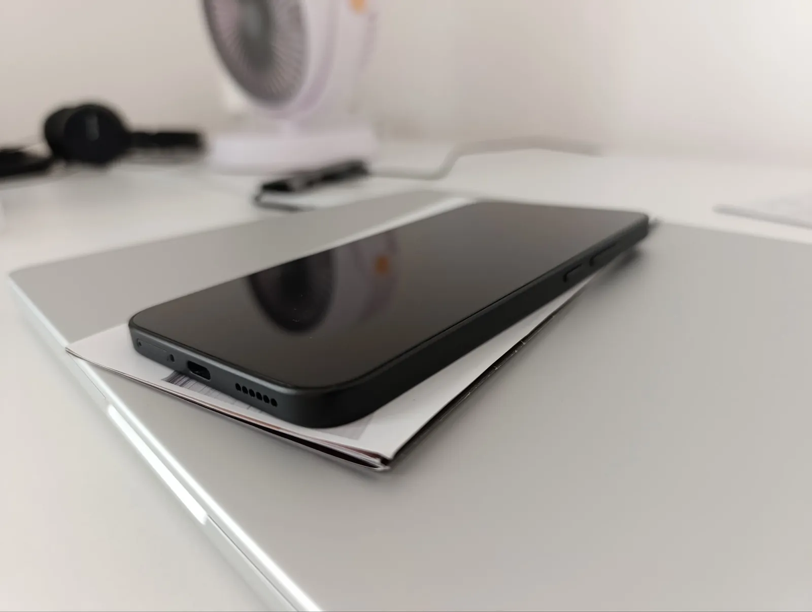 Смартфон Xiaomi 15T с зарядником Белград 1