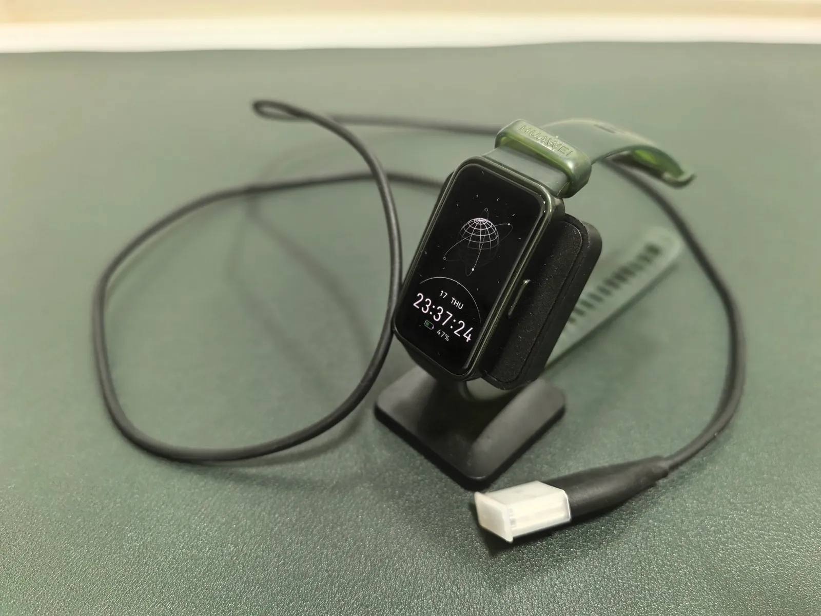Смарт-браслет Huawei Band 8 тёмно-зелёный 1