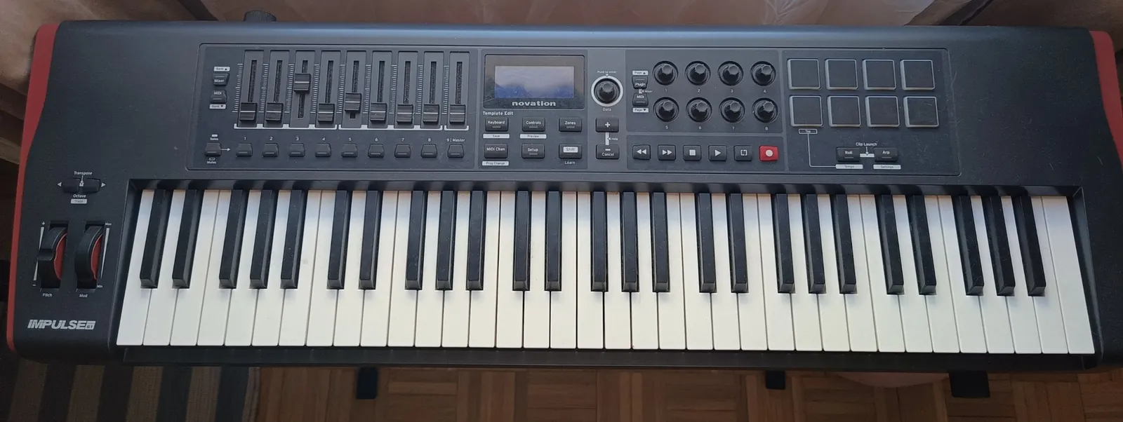 MIDI-клавиатура Novation Impulse 61 с педалью и подставкой 1